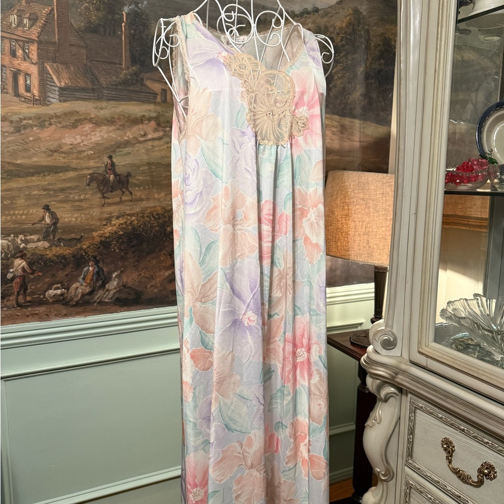 (M) Vintage Vanity Fair Pastel Floral Nightgown